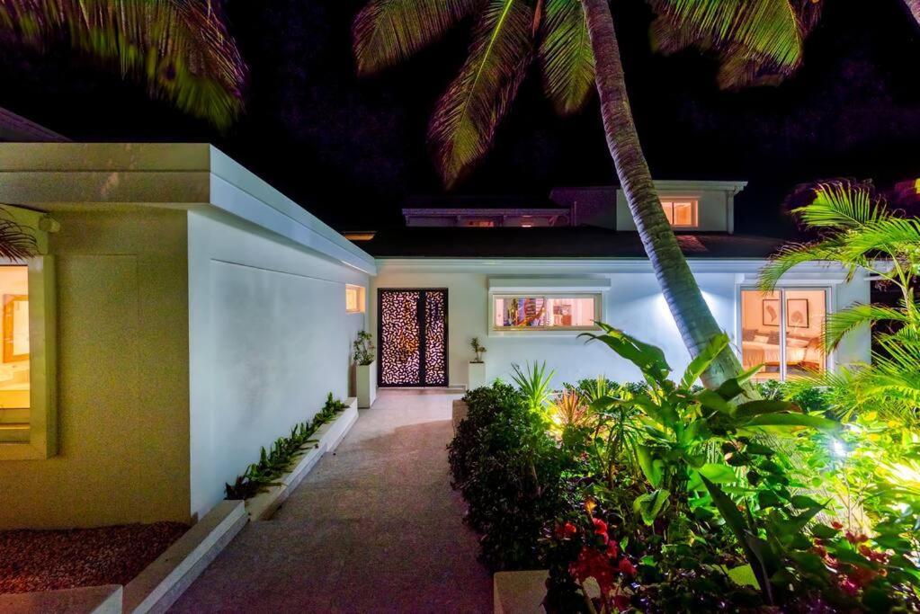 Surfsong Villa- Luxury Water Front Villa For 12 Maho Luaran gambar